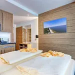Familien Wellness Seeklause Gmbh & Cokg Mit Grossem Abenteuerspielplatz 